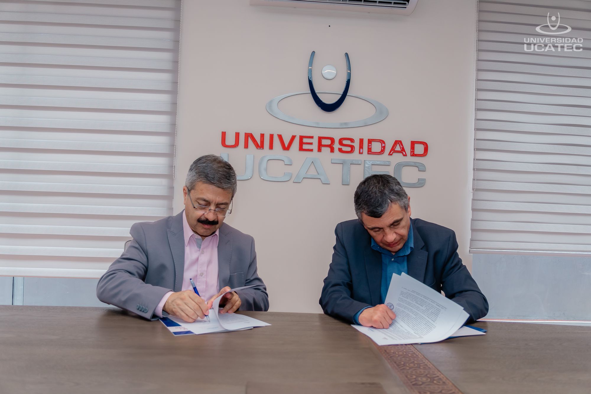 UCATEC y Datacom S.R.L. firman convenio para impulsar la educación y la formación profesional