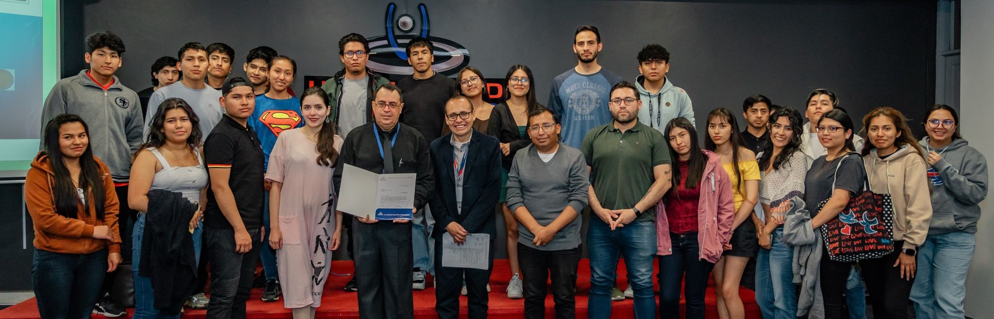UCATEC impulsa el análisis histórico de la economía con la conferencia “Del origen de la moneda a la política monetaria en Bolivia”