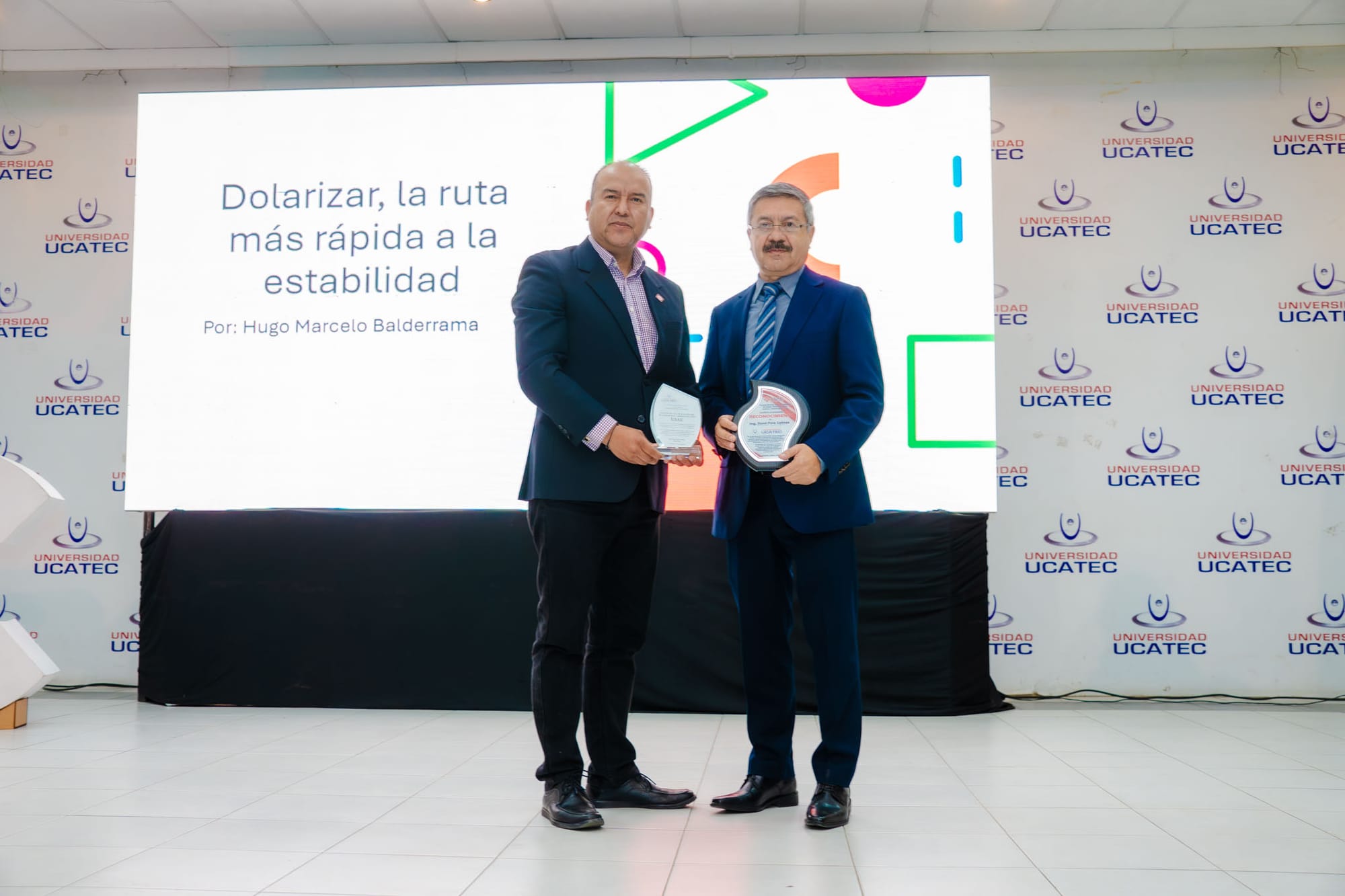 (Izq.) El Rector del ESAE junto al Rector Nacional de la UCATEC, Ing. René Polo S.