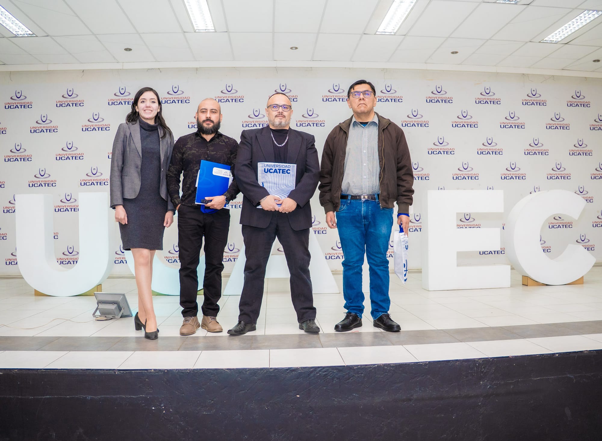 UCATEC acoge a expertos para analizar la economía en transformación de Bolivia en un Foro fructífero para sus estudiantes