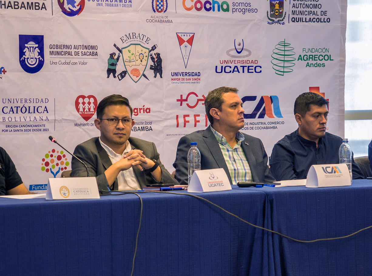 UCATEC destaca la importancia del plan de negocios y el networking estratégico en el evento "conexión emprendedora"