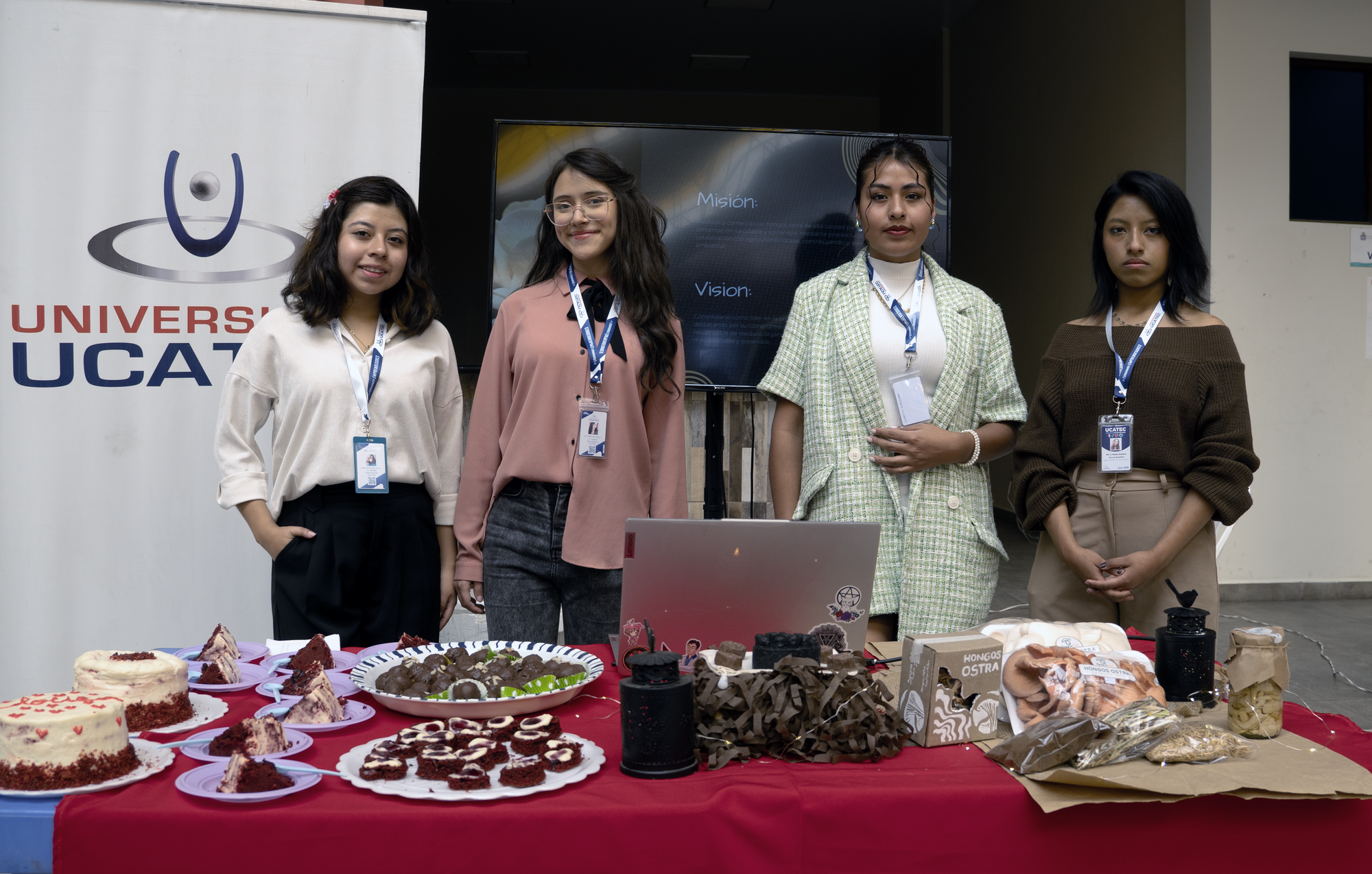 ESTUDIANTES DE LA UCATEC PRESENTES CON PROYECTOS INNOVADORES EN LA FERIA CIENTÍFICA POR EL DÍA DE LA MUJER Y LA NIÑA EN LA CIENCIA