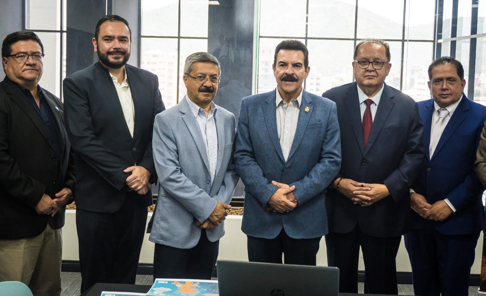Cochabamba consolida su liderazgo educativo con la entrega del salón “Ciudad Universitaria” en el edificio municipal