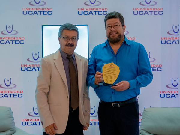 UCATEC entrega reconocimiento "Emprendedor Destacado" al Empresario Samuel Doria Medina