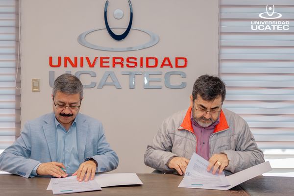 Firma de Convenio entre Walawa Scooters Bolivia y la Universidad UCATEC