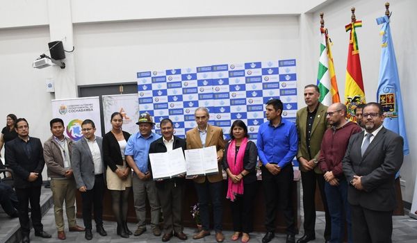 La UCATEC Presente en la Firma de Convenios entre la FEPC y el Gobierno Departamental de Cochabamba para Impulsar el Sector Minero y la Responsabilidad Ambiental