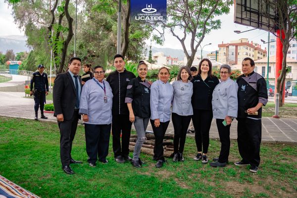 Gobierno Autónomo Municipal de Cochabamba otorga reconocimiento a la responsable de la Carrera de Gastronomía de la UCATEC por su contribución a la designación de Cochabamba como Ciudad Creativa de la UNESCO.