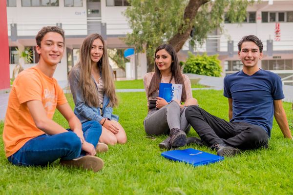 UCATEC OFRECE UNA AMPLIA VARIEDAD DE CLUBES Y TALLERES PARA EL DESARROLLO INTEGRAL DE SUS ESTUDIANTES