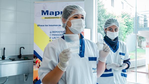 Estudiantes de Ingeniería Industrial de la UCATEC se capacitan en elaboración de mermeladas con la empresa Maprial