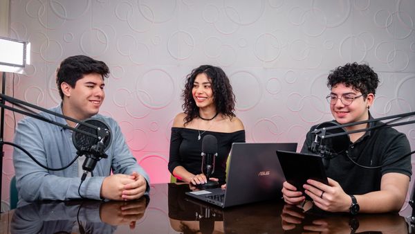 Luces, micrófonos… ¡acción! El Laboratorio de Streaming de la Ucatec el lugar donde los estudiantes se están convirtiendo en creadores Multimedia