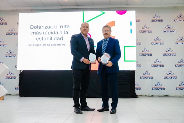 (Izq.) El Rector del ESAE junto al Rector Nacional de la UCATEC, Ing. René Polo S.