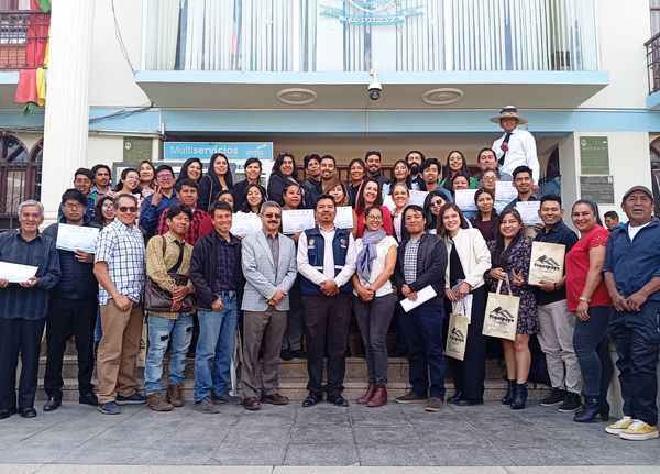 Alcaldía de Tiquipaya y UCATEC celebran la graduación de nuevos guías turísticos urbanos