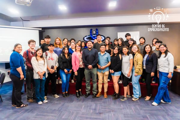 Ponemos en marcha el Centro de Emprendimiento con el Taller "Generando Ideas Innovadoras"