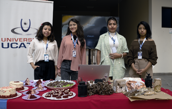 ESTUDIANTES DE LA UCATEC PRESENTES CON PROYECTOS INNOVADORES EN LA FERIA CIENTÍFICA POR EL DÍA DE LA MUJER Y LA NIÑA EN LA CIENCIA